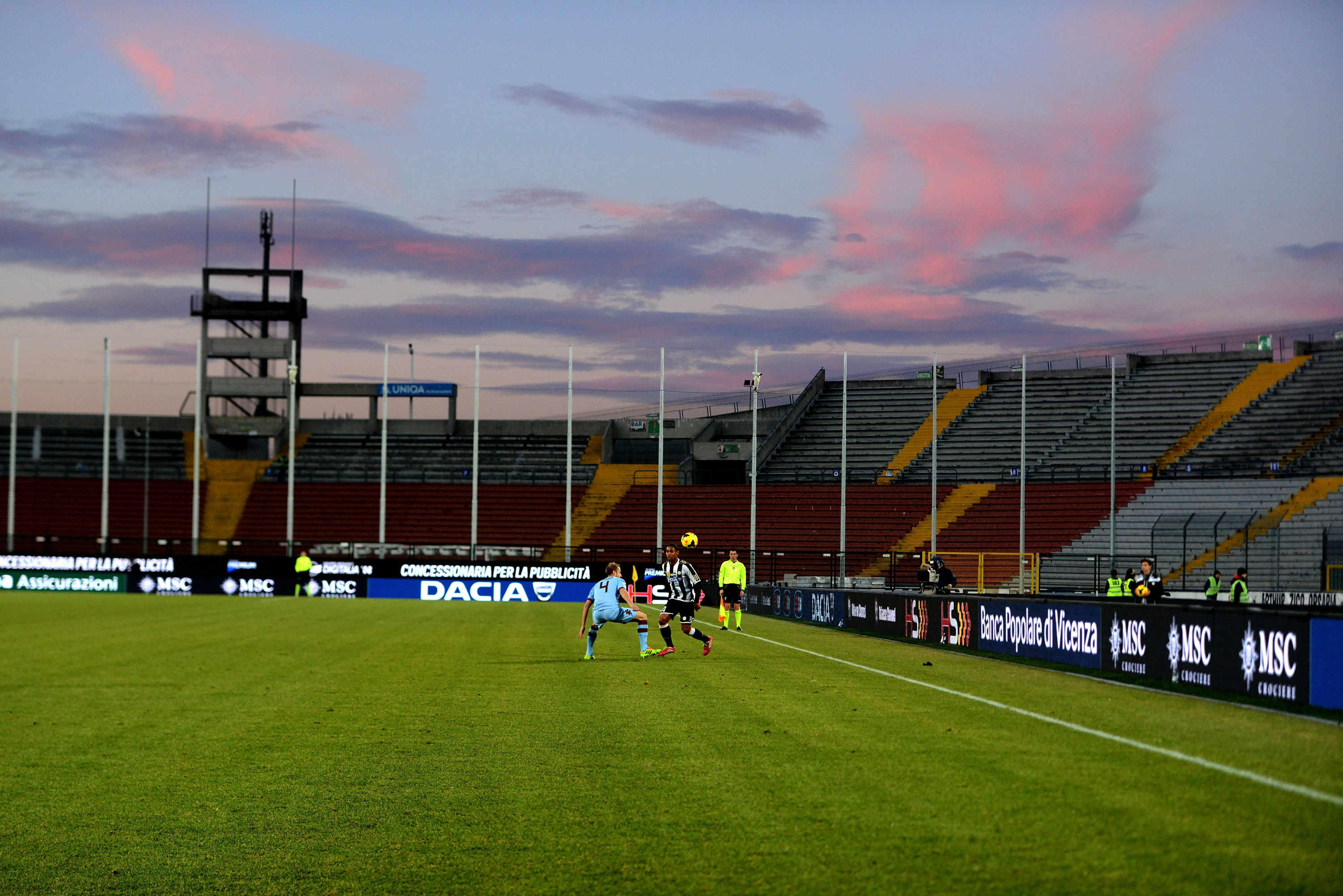 นาโปลี บุกรัง อูดิเนเซ่: พรีวิว & ทำนายผล 'อัซซูร่า' ล่าชัยต่อเนื่อง!